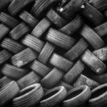 Anvelope de la diversi producatori stivuite